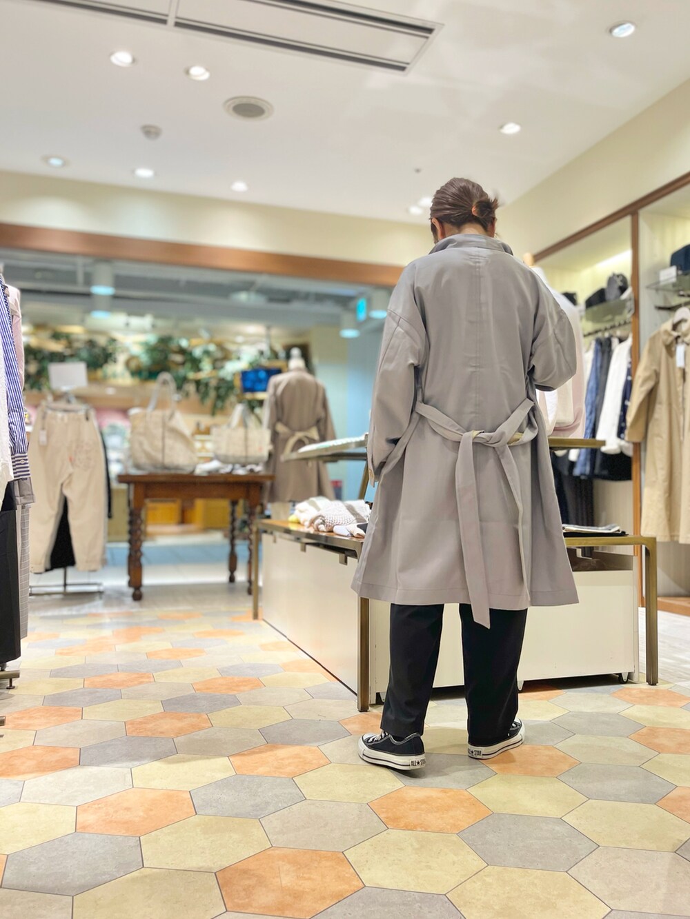 「マニッシュ、春アウター、休日コーデ、pou dou dou、パンツスタイル、春服、春コーデ、低身長、低身長コーデ、プードゥドゥ」｜「POU DOU DOUのポリエステルソフトギャバスタンドカラーコート（トレンチコート、ブルー系）」を使った、yacchiさん（レディース・149cm）の冬コーディネートの3枚目の写真