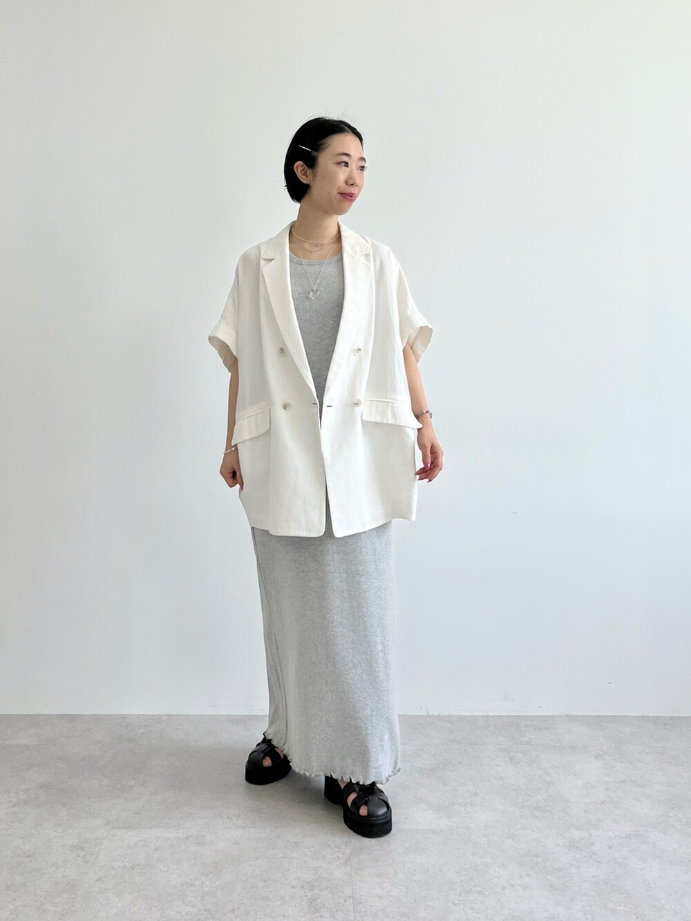 「ワンピース、カジュアル、夏、サンダル、リラックススタイル、厚底サンダル」｜「CITENの＜CITEN（シテン）＞ダブルガーゼ ルーズ ジャケット（その他アウター、ホワイト系）」を使った、otsuka_rさん（レディース・155cm）の春コーディネートの2枚目の写真