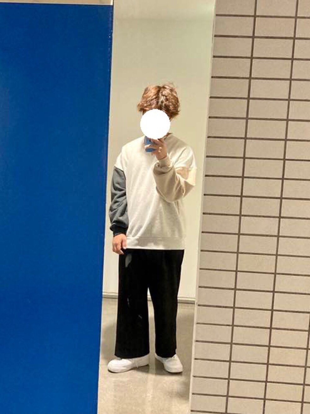 「sweater、高校生、グレー、ネックレス、MONO-MART」｜「MONO-MARTの12oz ヘビーウェイト ビッグシルエット プルオーバー スウェット（スウェット、グレー系）」を使った、Mitch さん（メンズ・170cm）の秋コーディネートの2枚目の写真