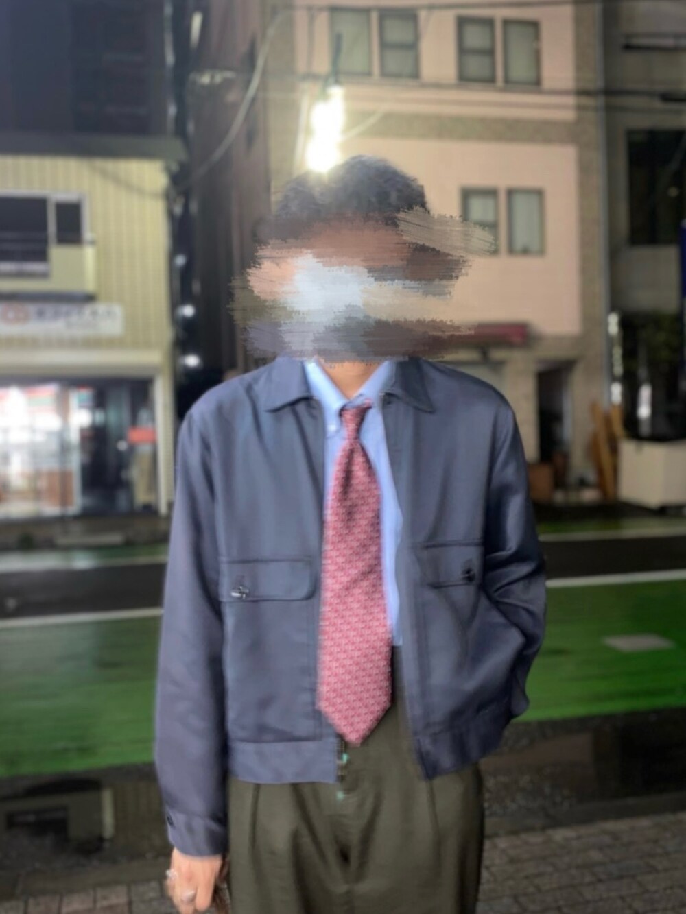 「秋コーデ、古着、ヴィンテージ、ネクタイ」｜「Diorのアイテム（ネクタイ、レッド系）」を使った、たなか明太さん（メンズ・176cm）の秋コーディネートの2枚目の写真