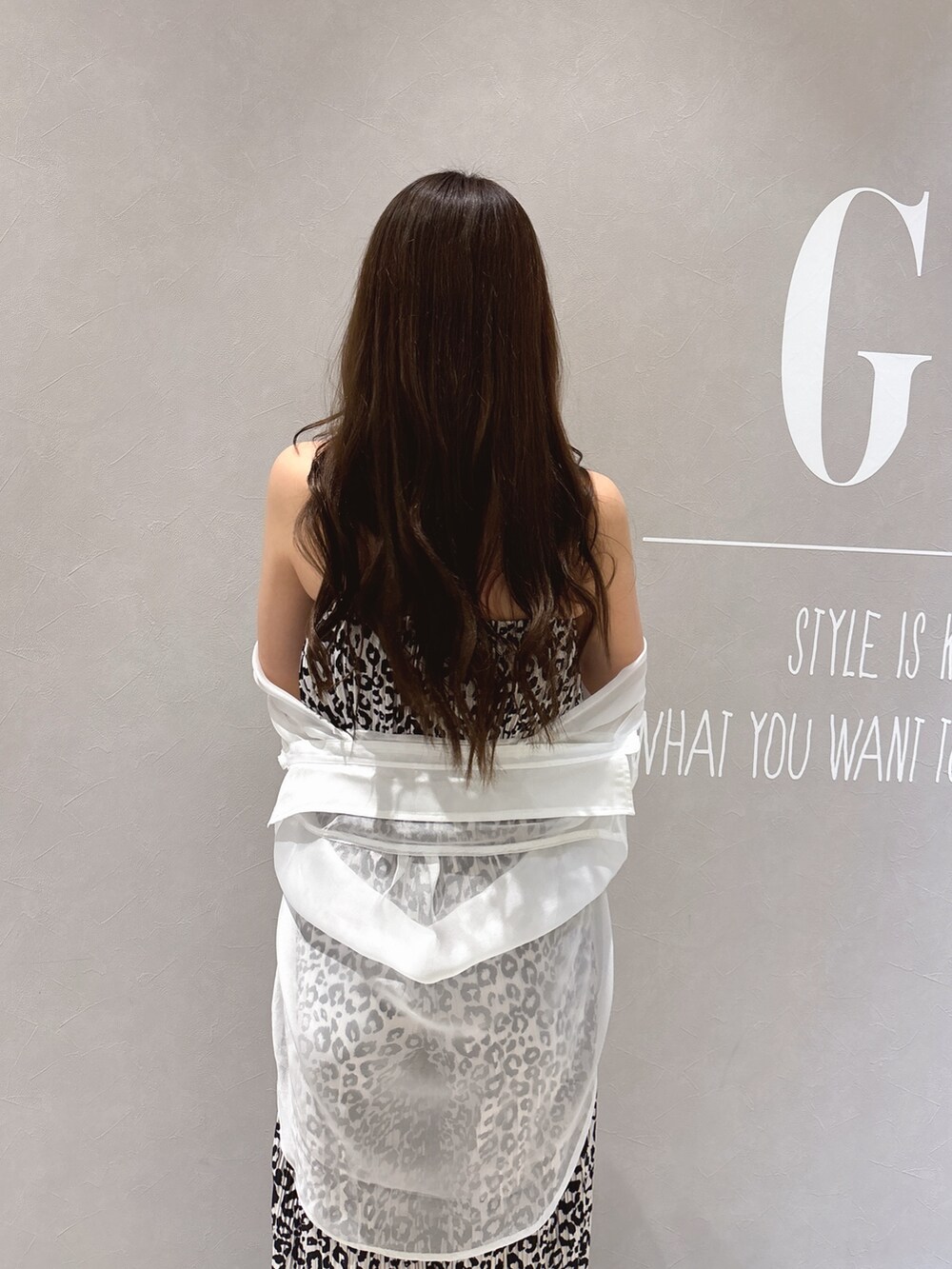 その他のキャミソール、その他のキャミソール、ホワイト系のシャツ/ブラウスを着用したレディースの春コーディネートの6枚目の写真