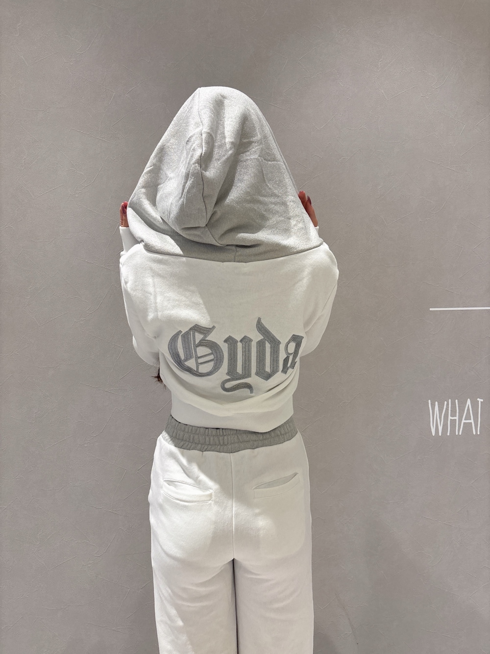 「GYDAのBACK GYDA embroidery GLITTERパーカー（パーカー、ホワイト系）」を使った、rimikaさん（レディース・157cm）の夏コーディネートの6枚目の写真