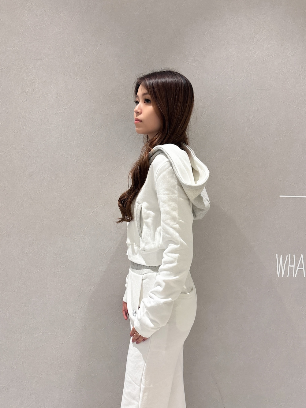 「GYDAのBACK GYDA embroidery GLITTERパーカー（パーカー、ホワイト系）」を使った、rimikaさん（レディース・157cm）の夏コーディネートの5枚目の写真