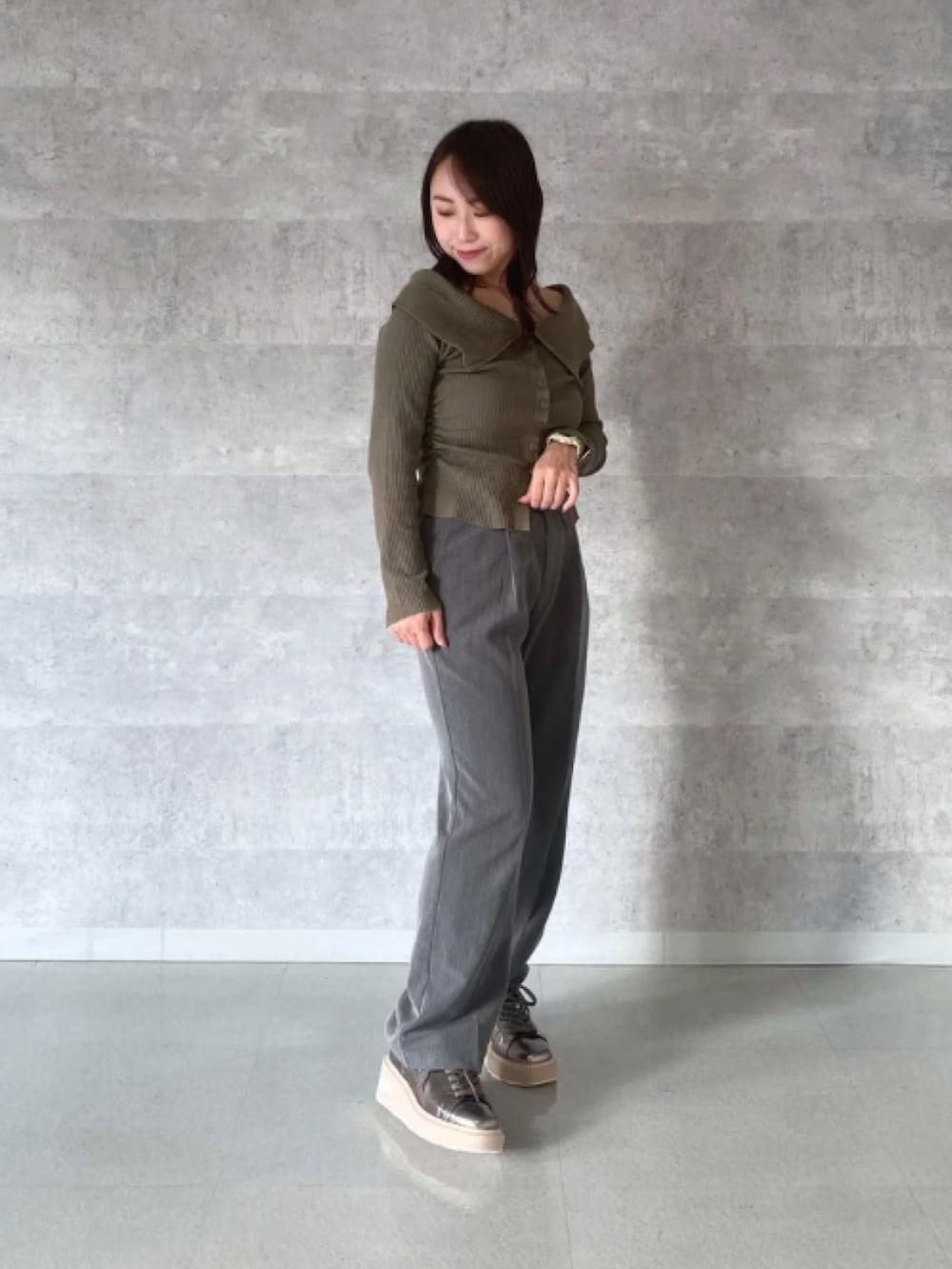 「スニーカー、秋のコーデ、スニーカーコーデ、厚底シューズ、パンツスタイル、スニーカー女子、Lucida」｜「Lucidaの【5周年限定】Acrux/エナメルスクエアトウ厚底スニーカー（スニーカー、その他）」を使った、Lucidaさん（レディース・150cm）の秋コーディネートの2枚目の写真