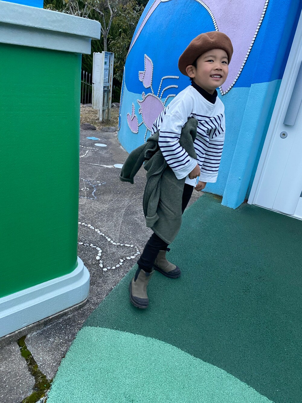 「パタゴニア、ボーダー、冬コーデ、ブーツ」｜「URBAN RESEARCH DOORSのウールベレー帽(KIDS)（ハンチング/ベレー帽、ブラウン系）」を使った、aoto20160921さん（キッズ・120cm）の冬コーディネートの3枚目の写真