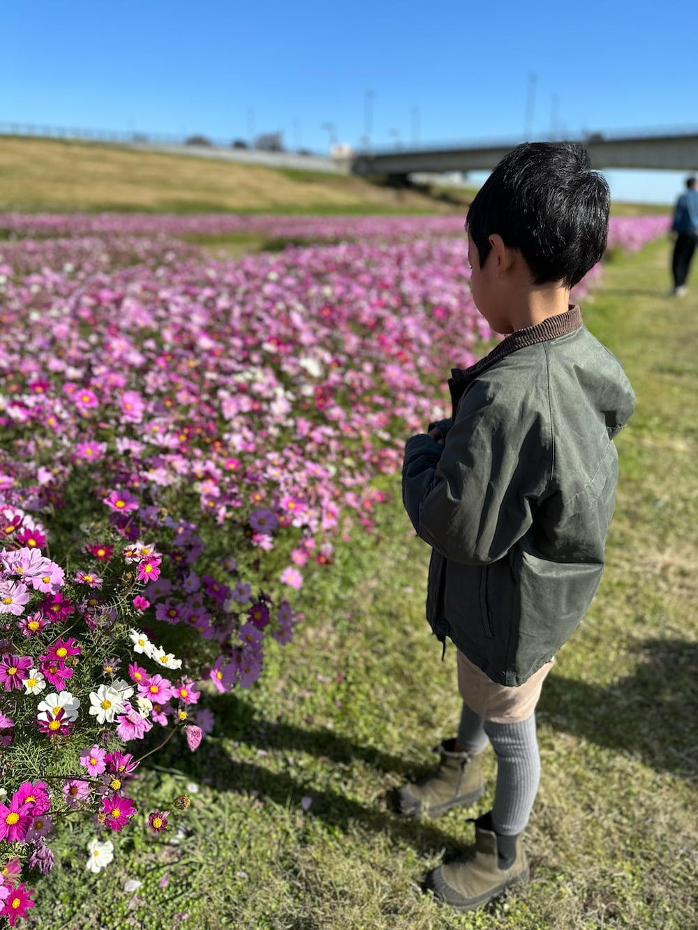 「ハンティングジャケット、バブアー、秋冬コーデ、キッズファッション、男の子コーデ、休日コーデ、コールパンツ」｜「CIAOPANIC TYPYの【KIDS】ボアベスト付き2wayハーフコート（その他アウター、グリーン系）」を使った、aoto20160921さん（キッズ・120cm）の冬コーディネートの2枚目の写真