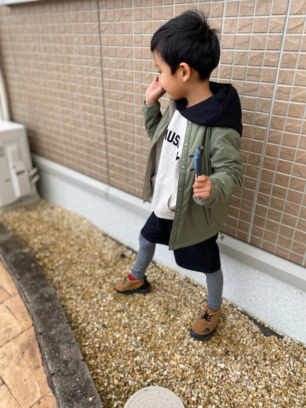 「レギンス、Danton、秋服」｜「petit mainのアイテム（パーカー、ホワイト系）」を使った、aoto20160921さん（キッズ・120cm）の秋コーディネートの2枚目の写真