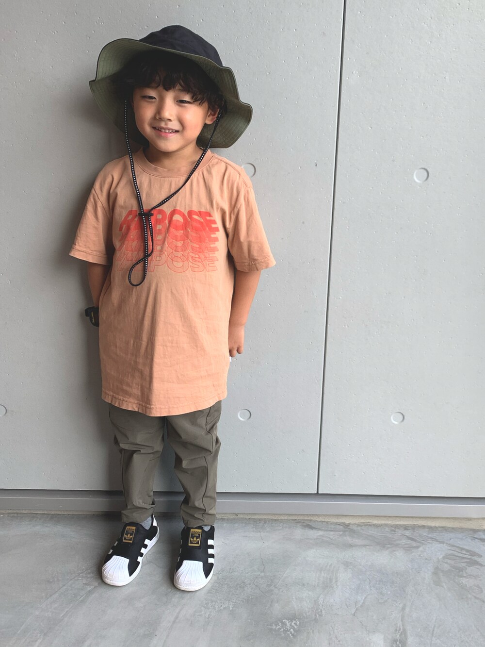 「夏コーデ、キッズファッション、男の子コーデ、むすこーで、海外子供服」｜「repose amsのアイテム（Tシャツ/カットソー、オレンジ系）」を使った、teppeiiiさん（キッズ・125cm）の夏コーディネートの2枚目の写真