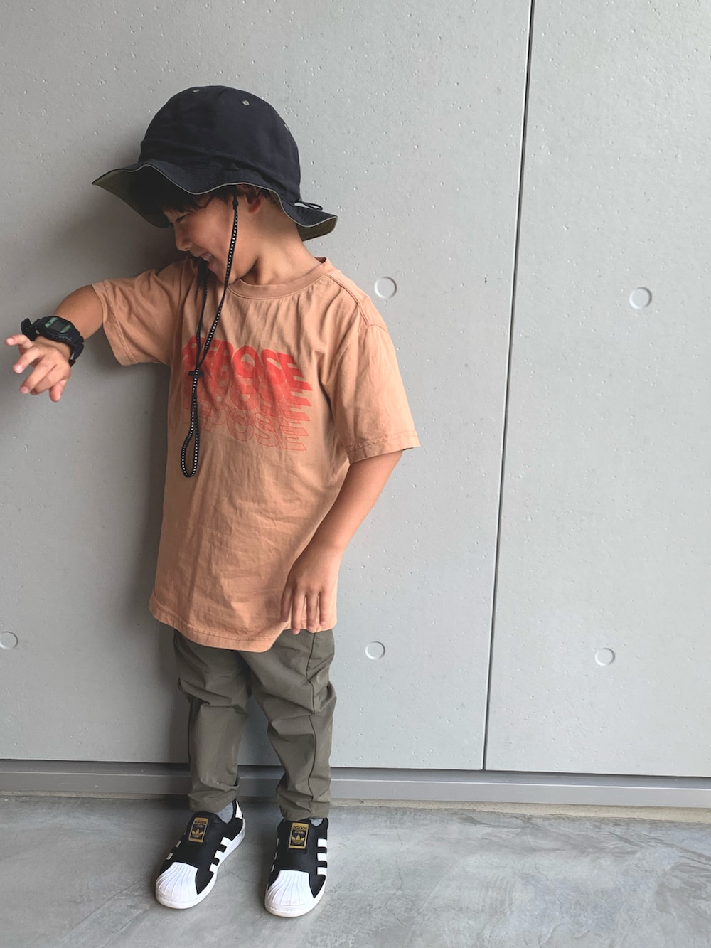 「夏コーデ、キッズファッション、男の子コーデ、むすこーで、海外子供服」｜「repose amsのアイテム（Tシャツ/カットソー、オレンジ系）」を使った、teppeiiiさん（キッズ・125cm）の夏コーディネートの3枚目の写真