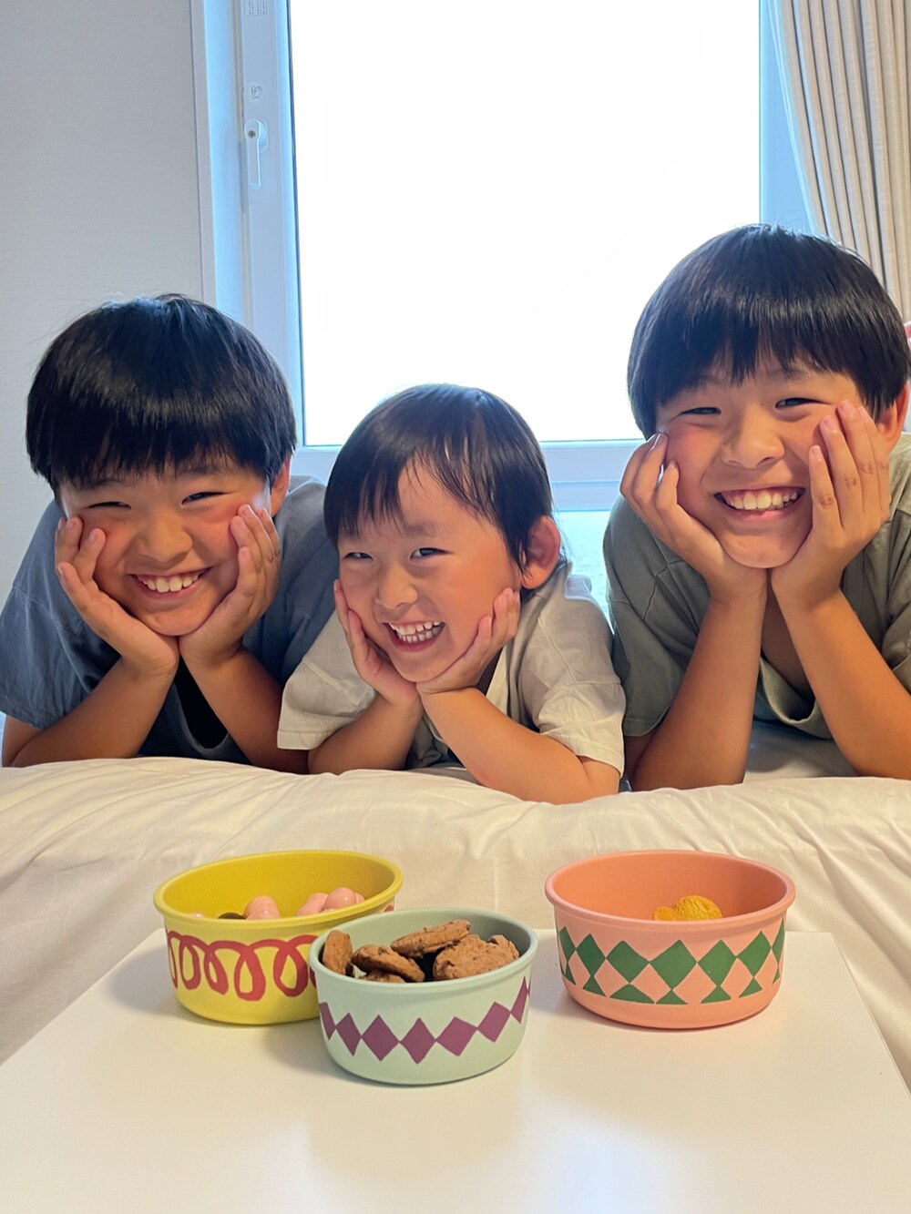 グリーン系の食器、イエロー系の食器、イエロー系の食器を着用したキッズの夏コーディネートの2枚目の写真