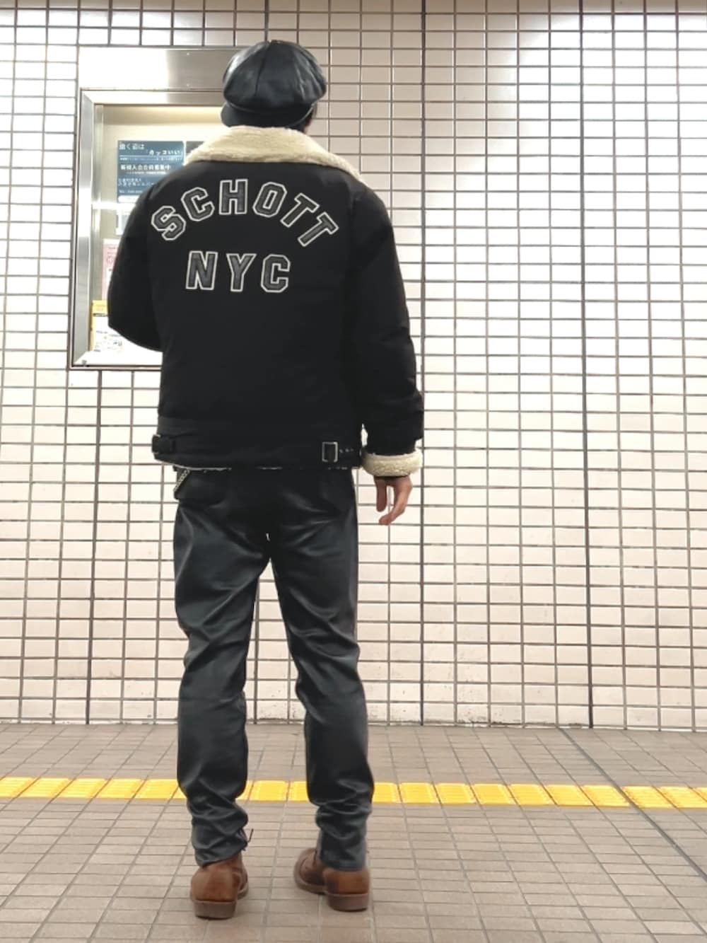「アメカジ、キャスケット、キャスケット後ろ被り、N2B、ボアジャケット、レザーパンツ、キャスベレー帽」｜「CA4LAのアイテム（キャスケット、ブラック系）」を使った、しょ🐶さん（メンズ・173cm）の秋コーディネートの2枚目の写真