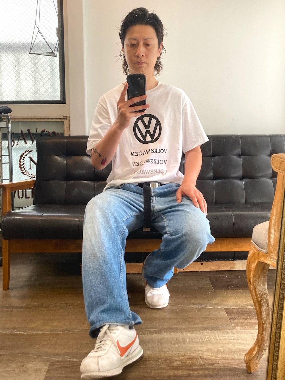 「UT、ワーゲンバス、夏コーデ、夏だ！Tシャツ着よう！、メンズファッション、リーバイス501、NIKE、コルテッツ」｜「UNIQLOのアイテム（Tシャツ/カットソー、ホワイト系）」を使った、タイチさん（メンズ・177cm）の夏コーディネートの2枚目の写真