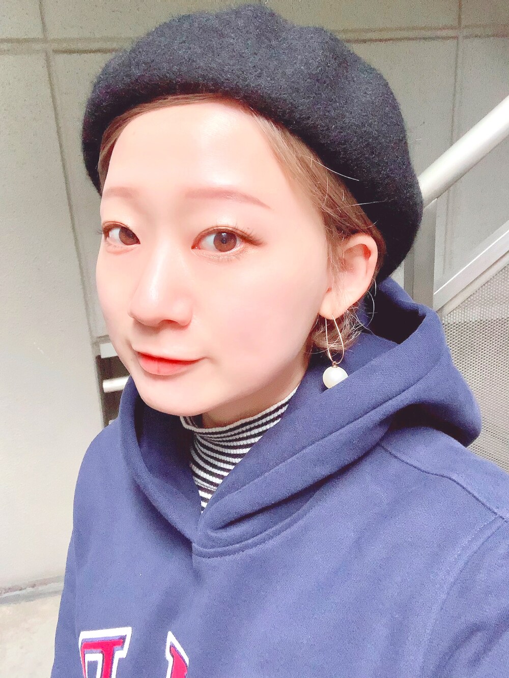 「チョコ色に染まれ、カジュアルコーデ、低身長コーデ、韓国ファッション、デニム、リーボック(Reebok)、reebok、スニーカー、ベレー帽、もこもこ、韓国ブランド、GAP、パーカー、リネアストリア」｜「LINEASTORIAの【フルウィッグ・ショート】天使のModishショート（ウィッグ、その他）」を使った、sumireさん（レディース・155cm）の冬コーディネートの4枚目の写真
