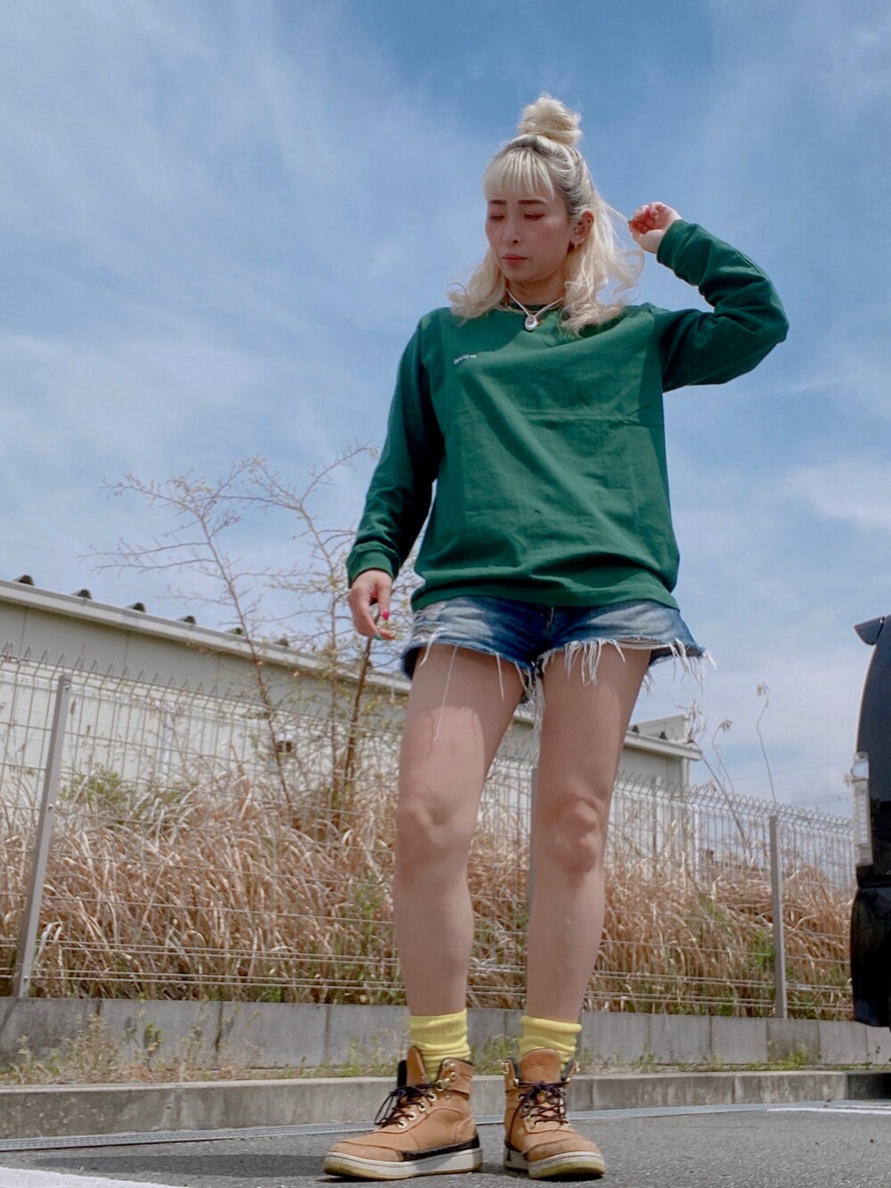 「SILAS、カジュアル、シンプル、楽チンコーデ、メンズライク、バックロゴ、Timberland」｜「SILASのSILAS BIG LS TEE DRIP LOGO（Tシャツ/カットソー、グリーン系）」を使った、tomoさん（レディース・160cm）の春コーディネートの2枚目の写真