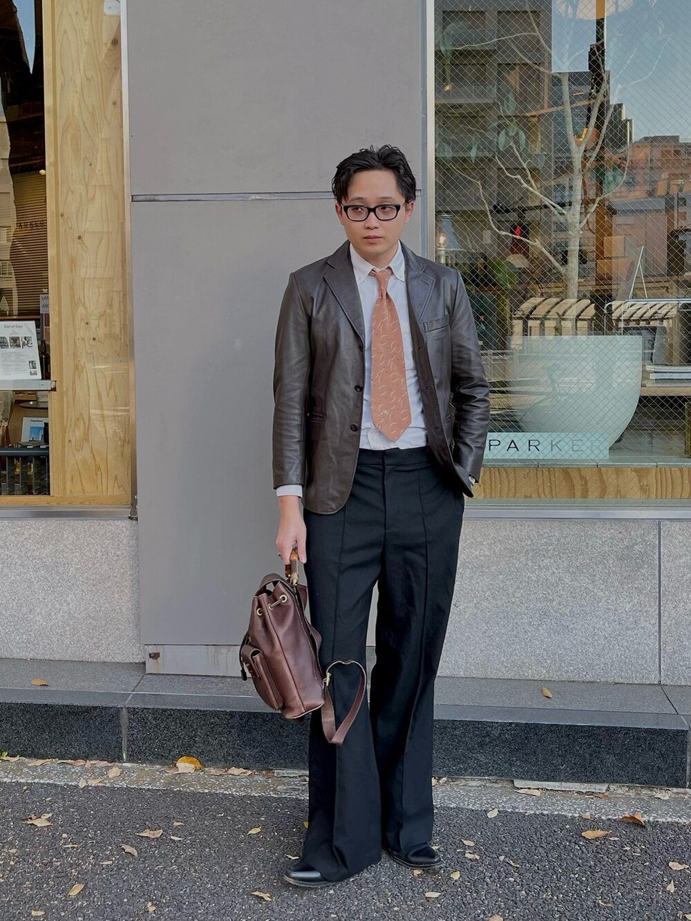 「GUCCI、UNIQLO、BALMAIN、205w39nyc、vintage」｜「VINTAGEのアイテム（ネクタイ、オレンジ系）」を使った、Mirさん（メンズ・183cm）の冬コーディネートの2枚目の写真