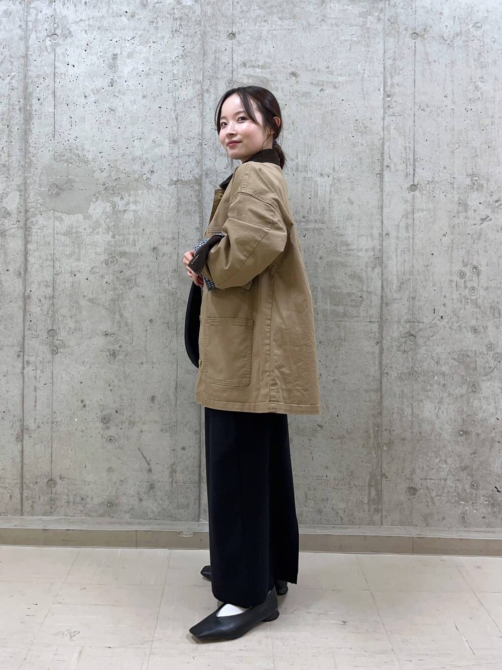 「低身長、高見え、きれいめ、骨格ストレート、BARNYARDSTORM、カジュアル、カジュアルコーデ、春コーデ、春服みてみて、春アウター、ジャケット、ジャケットスタイル、シャツ、シャツスタイル、スカート」|「BARNYARDSTORMのBARNYARDSTORM / スタンダードシャツ(シャツ/ブラウス、その他)」を使った、karafulさん(レディース・147cm)の冬コーディネートの3枚目の写真