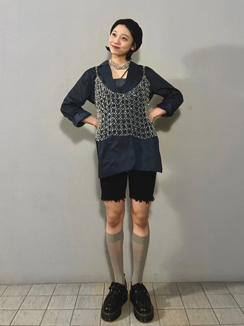 「秋服まるっと大公開、秋コーデ、オトナ女子、ローファー、シアー、テーラードジャケット、ビスチェ、ベレー帽、バイカーパンツ、shein、ザラ、秋のコーデ、マーチン、オトナカジュアル、スポーツミックス」｜「HANNEの【セットアップ対応】サイドオープンジャケット（ノーカラージャケット、ブルー系）」を使った、sayakaさん（レディース・163cm）の秋コーディネートの2枚目の写真