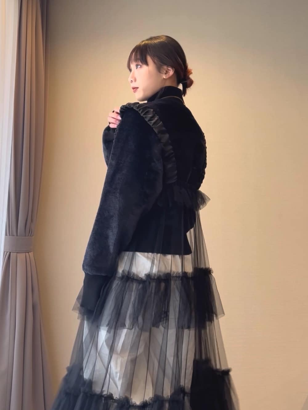 「春めき満開コーデ、トラックジャケット、シアートップス、春コーデ、オトナカワイイ、大人ガーリー、カジュアルガーリー、モノトーンコーデ、ジャージーパンツ、カジュアルダウン、スポーツミックス、いいね、save、フォローお願いします🤑、モノトーン」｜「LA BELLE ETUDEのイージーパンツ（その他パンツ、ホワイト系）」を使った、sayakaさん（レディース・163cm）の春コーディネートの3枚目の写真