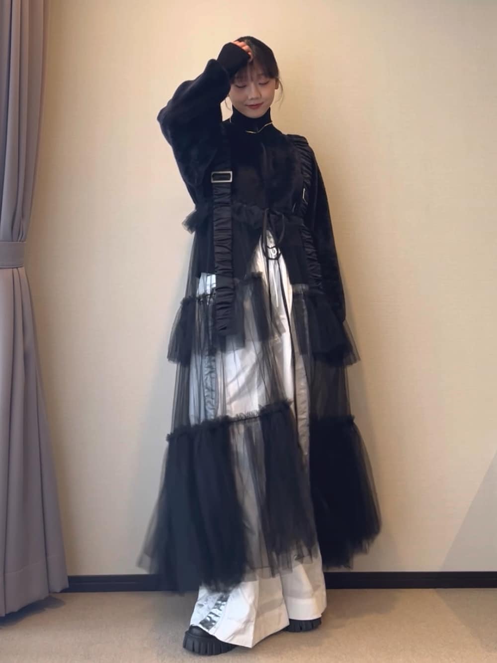 「春めき満開コーデ、トラックジャケット、シアートップス、春コーデ、オトナカワイイ、大人ガーリー、カジュアルガーリー、モノトーンコーデ、ジャージーパンツ、カジュアルダウン、スポーツミックス、いいね、save、フォローお願いします🤑、モノトーン」｜「LA BELLE ETUDEのイージーパンツ（その他パンツ、ホワイト系）」を使った、sayakaさん（レディース・163cm）の春コーディネートの2枚目の写真