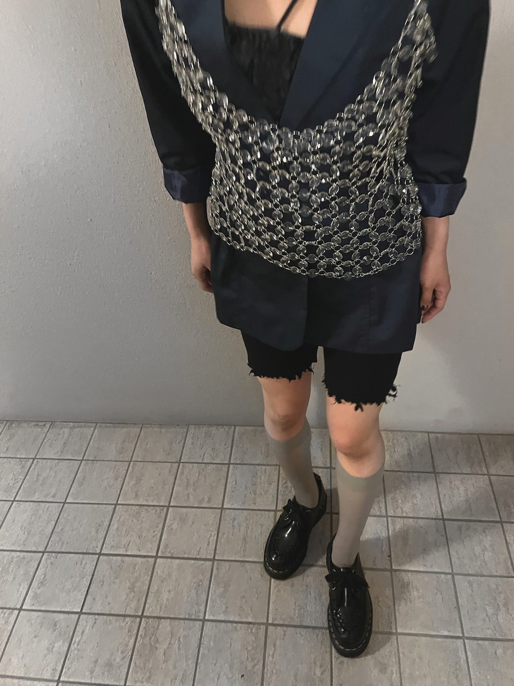 「秋服まるっと大公開、秋コーデ、オトナ女子、ローファー、シアー、テーラードジャケット、ビスチェ、ベレー帽、バイカーパンツ、shein、ザラ、秋のコーデ、マーチン、オトナカジュアル、スポーツミックス」｜「HANNEの【セットアップ対応】サイドオープンジャケット（ノーカラージャケット、ブルー系）」を使った、sayakaさん（レディース・163cm）の秋コーディネートの3枚目の写真