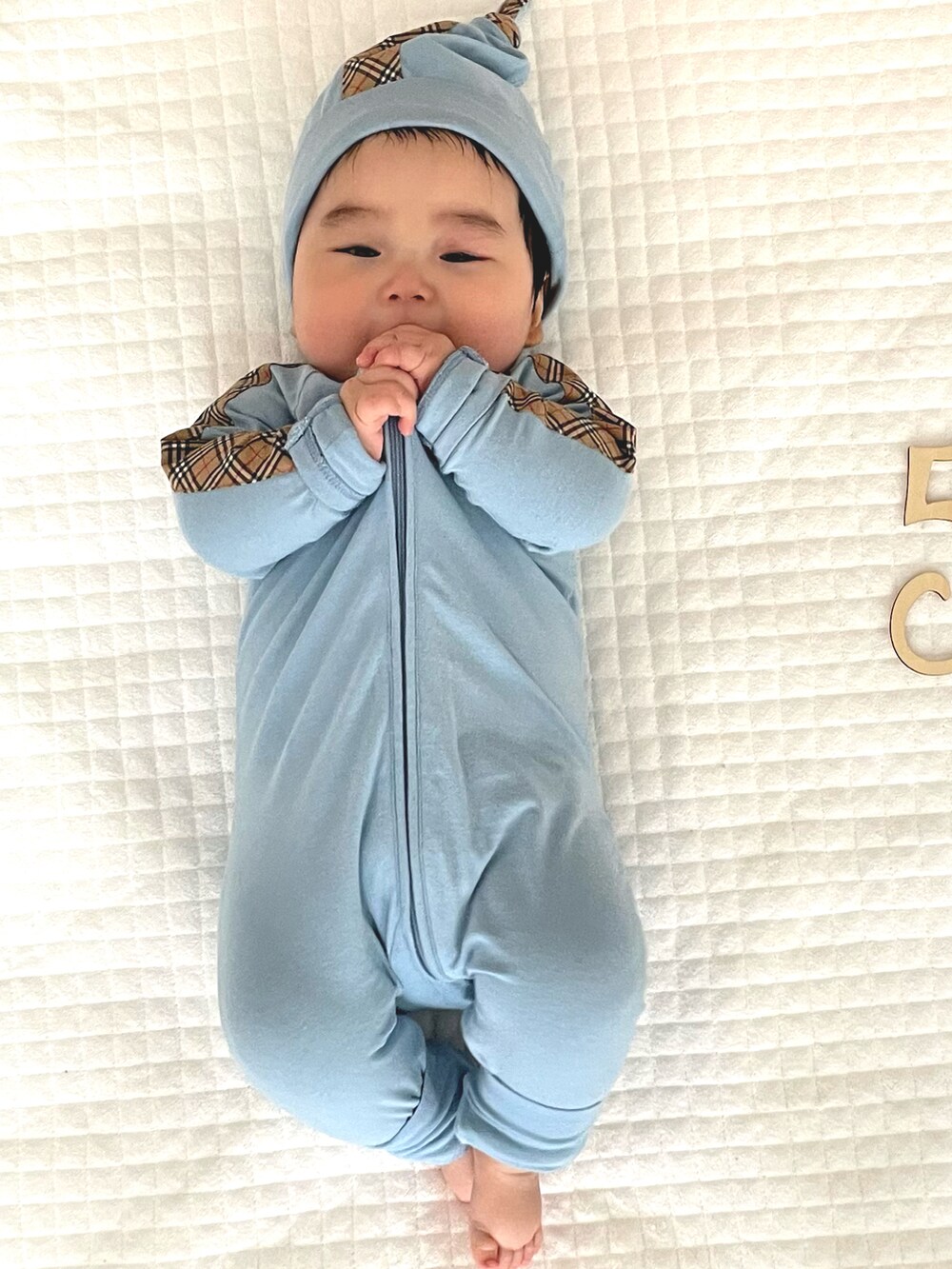 「男の子、男の子ベビー、ベビーコーデ」｜「BURBERRYのアイテム（その他ベビーウェア、ブルー系）」を使った、hayatonさん（キッズ・60cm）の夏コーディネートの2枚目の写真