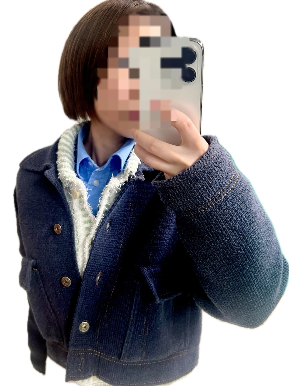 ホワイト系のカーディガン/ボレロ、ブルー系のシャツ/ブラウス、その他のデニムジャケットを着用したレディースの秋コーディネートの3枚目の写真