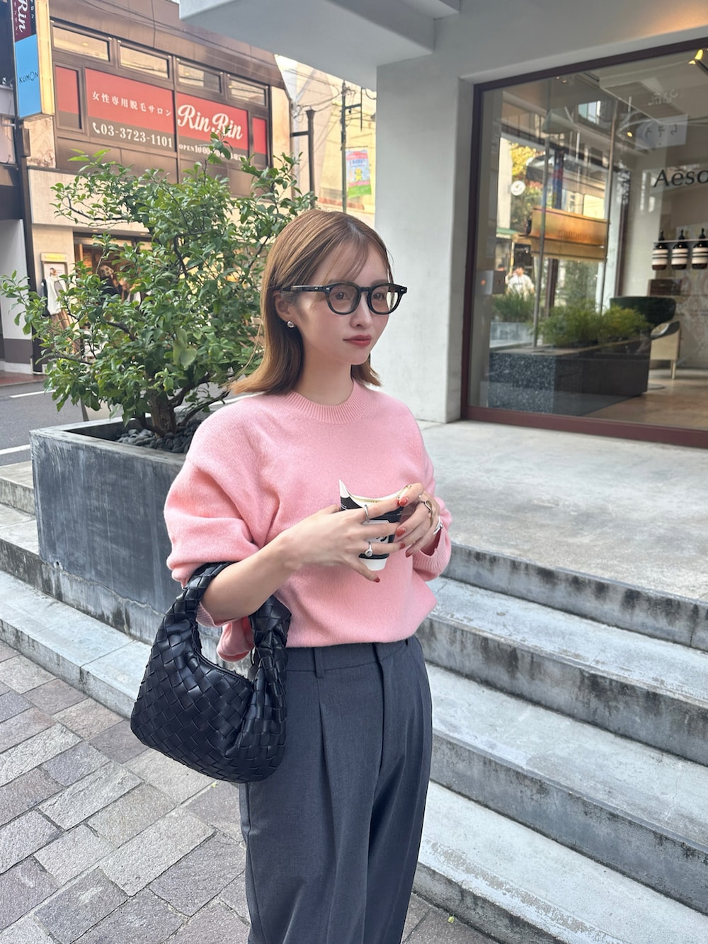 「今日のコスメと服、重ね着ベストシーズン、メガネ女子、ローファー、シンプルコーデ、淡色コーデ、きれいめカジュアル、秋コーデ、ファッションを楽しもう、新星WEARISTAにエントリー」｜「ORiental TRaffic by yuriの【ZOZOTOWN限定】スクエアトゥ切替ミュールサボ/31390（パンプス、ブラウン系）」を使った、yuri.さん（レディース・150cm）の秋コーディネートの2枚目の写真