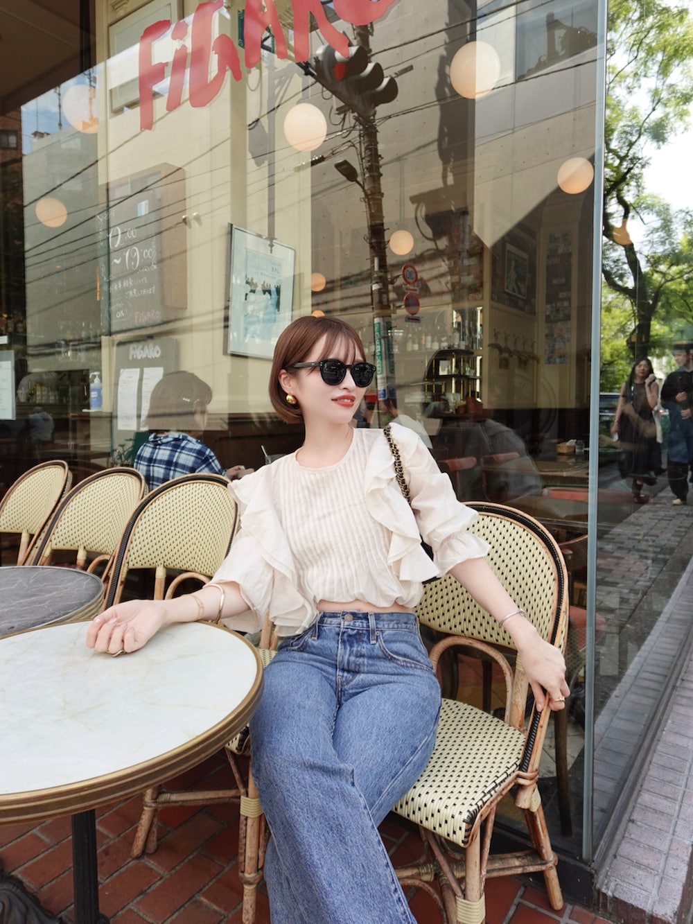 「レイヤードスタイル、古着MIX、プチプラ、お出かけコーデ、デニム、秋コーデ、秋服準備はじめました、秋先取りコーデ」｜「SLOBE IENAの【Levi’s/リーバイス】SLOBE別注 MIDDY ANKLE BOOTデニムパンツ（デニムパンツ、ブルー系）」を使った、yuri.さん（レディース・150cm）の夏コーディネートの2枚目の写真