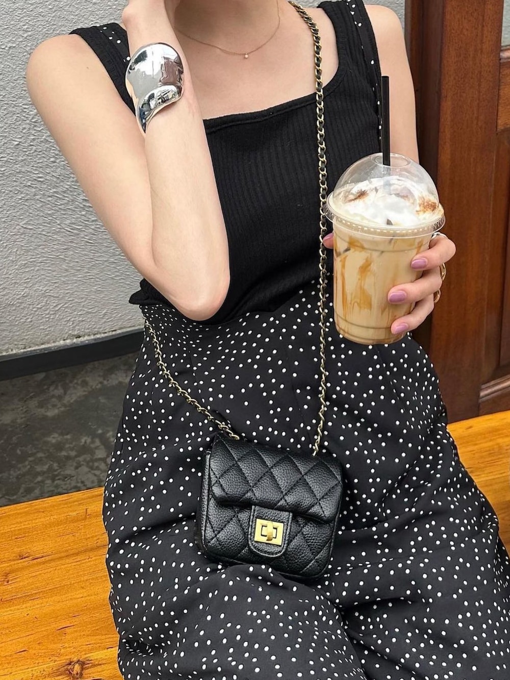 「フェススタイル、夏コーデ、サンダル、夏だ！Tシャツ着よう！、プチプラ、モノトーン、オトナカジュアル、韓国ファッション、ドット、ワントーン、レイヤードスタイル、きれいめカジュアル、ショルダーバッグ」｜「ORiental TRafficの【ZOZOTOWN限定】ナローストラップヒールサンダル/31292（サンダル、ブラック系）」を使った、yuri.さん（レディース・150cm）の夏コーディネートの2枚目の写真