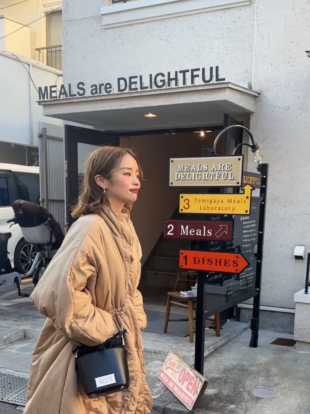 「服とコスメでなりたい自分に、クリスマスに着たい服、休日スタイル、ビッグシルエット、マイベストコーデ2022、ダウンジャケット、ロングコート、プチプラ、デニム、ワントーンコーデ、アームウォーマー、ブーツ、ミリタリー」|「ORiental TRaffic by yuriの【ZOZOTOWN限定】ワイドスクエアトゥミドルブーツ/11392(ブーツ、ベージュ系)」を使った、yuri.さん(レディース・150cm)の冬コーディネートの3枚目の写真