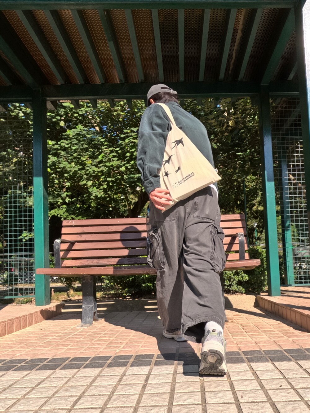 「AUTHENTIC SHOE &Co.のアイテム（キャップ、グレー系）」を使った、jayさん（メンズ・185cm）の冬コーディネートの2枚目の写真