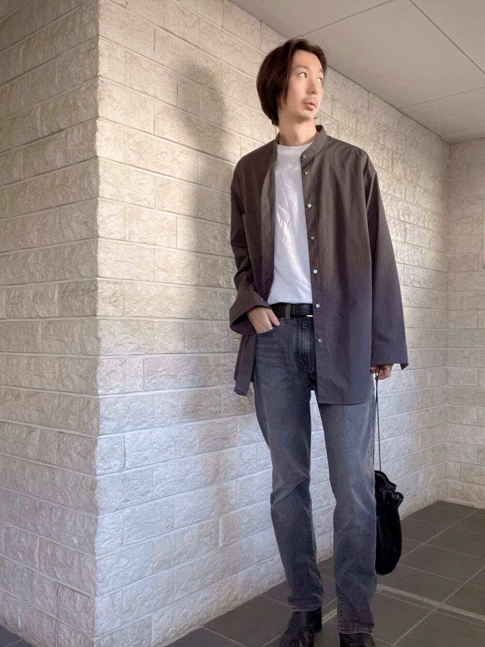 「休日スタイル、オーバーサイズ、おしゃれさんと繋がりたい、シンプル、今日のコーデ、いいね、save、フォローお願いします🤑、韓国ファッション、足袋ブーツ、デニム、ユニクロ、Maison Margiela、UNIQLO+J、UNIQLO、プチプラ、デニムパンツ」｜「UNIQLOのアイテム（シャツ/ブラウス、グレー系）」を使った、Yoshiさん（メンズ・180cm）の秋コーディネートの2枚目の写真