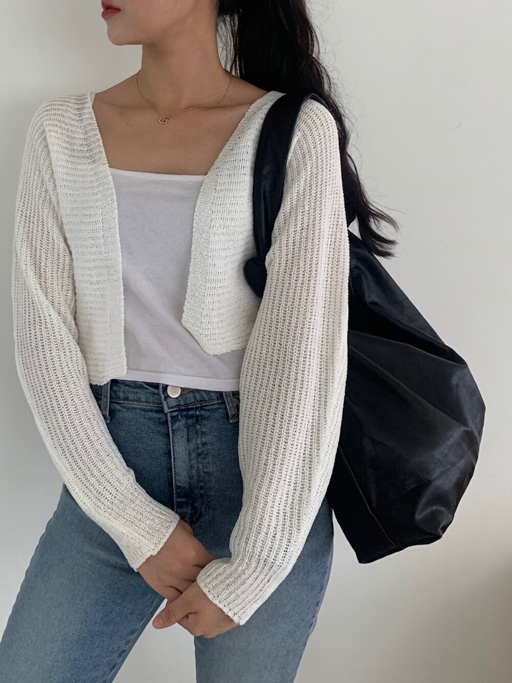 「ボレロ、ボレロカーディガン、デニム、ブーツイン、レザー、レザーバッグ、ブーツ、ロングブーツ、シンプルコーデ、秋コーデ、ootd、ニット、秋服」｜「LAZY AND  EASYのアイテム（ブーツ、ブラック系）」を使った、lazyandeasyさん（レディース・158cm）の秋コーディネートの3枚目の写真
