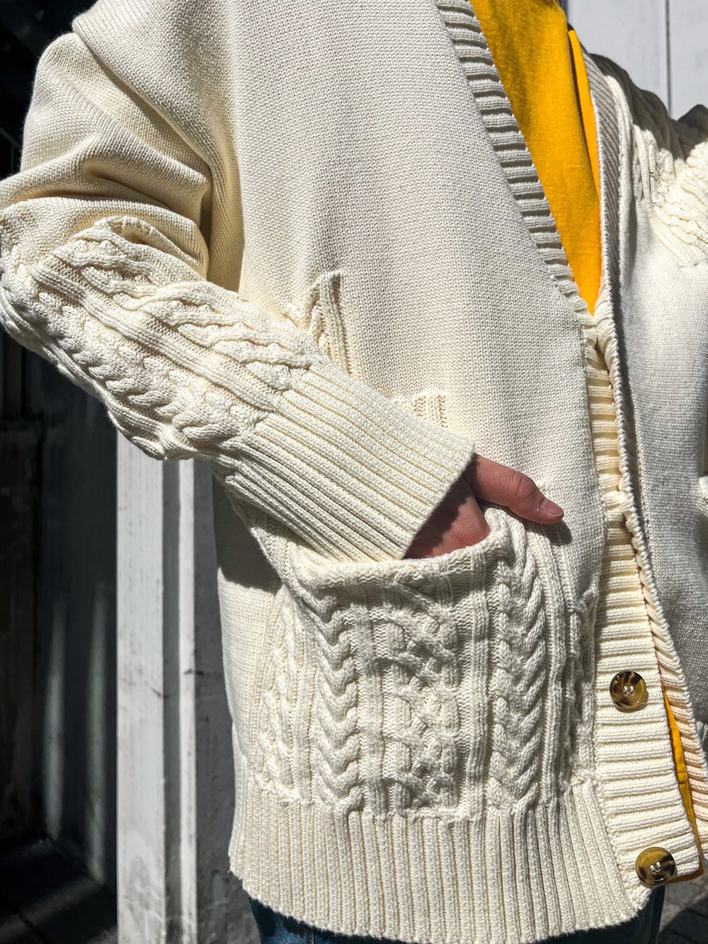 yoさんの「LUSOR（ルーソル）SWITCHING KNIT CD スウィッチング ニットカーディガン（LUSOR）」を使ったコーディネートの3枚目の写真