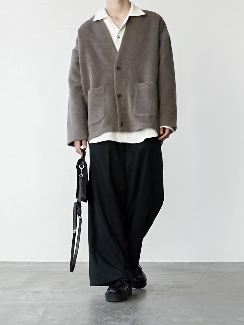 「soerteのOversize shaggy cardigan / オーバーサイズシャギーカーディガン（カーディガン/ボレロ、ブラウン系）」を使った、あすさん（メンズ・176cm）の秋コーディネートの5枚目の写真