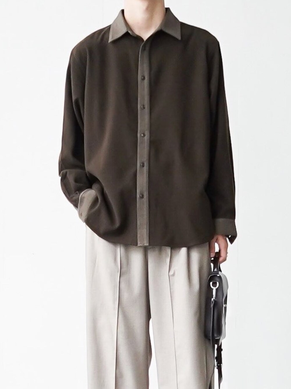 「CASPER JOHNのWide buggy slacks/ワイドバギースラックス（その他パンツ、グレー系）」を使った、あすさん（メンズ・176cm）の秋コーディネートの2枚目の写真