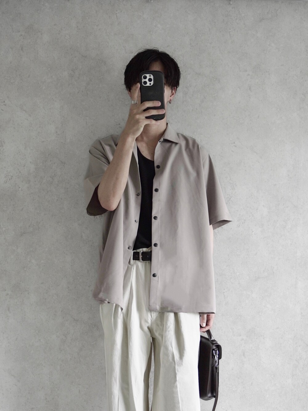 「ITEMS URBANRESEARCHのTRストレッチ 半袖シャツ（シャツ/ブラウス、グレー系）」を使った、あすさん（メンズ・176cm）の夏コーディネートの4枚目の写真