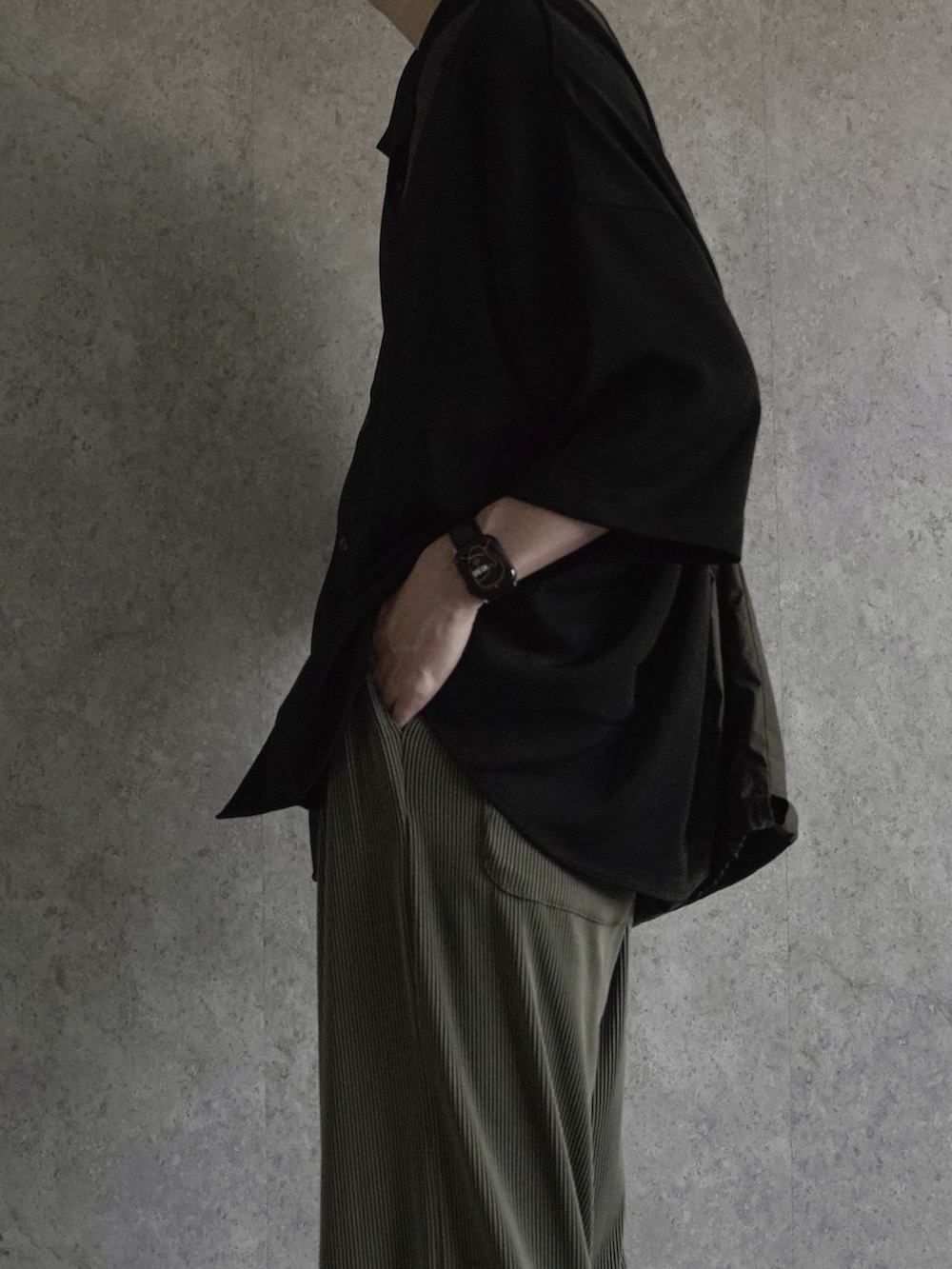 「CASPER JOHNのVarious Dolman Shirts/バリアスドルマンシャツ（シャツ/ブラウス、ブラック系）」を使った、あすさん（メンズ・176cm）の春コーディネートの4枚目の写真
