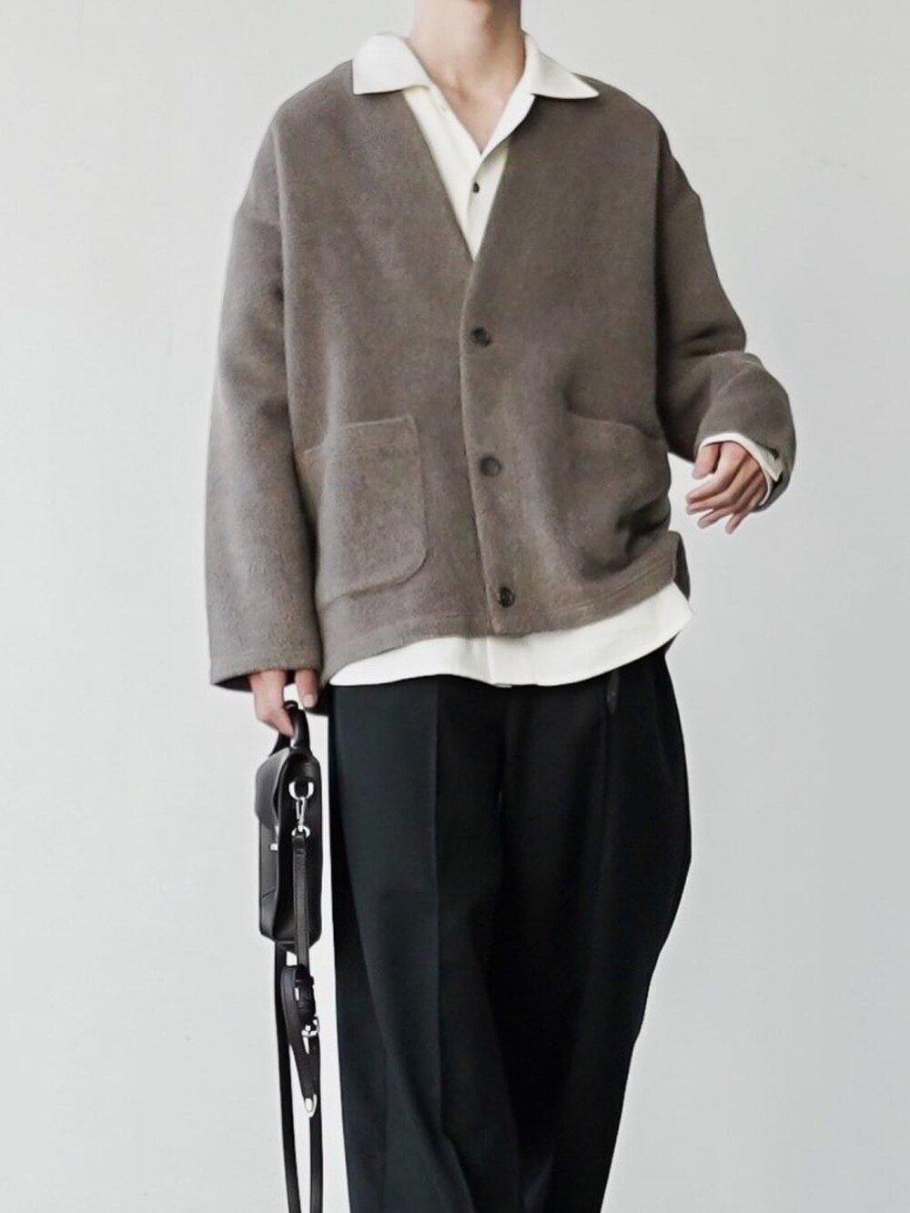 「soerteのOversize shaggy cardigan / オーバーサイズシャギーカーディガン（カーディガン/ボレロ、ブラウン系）」を使った、あすさん（メンズ・176cm）の秋コーディネートの3枚目の写真