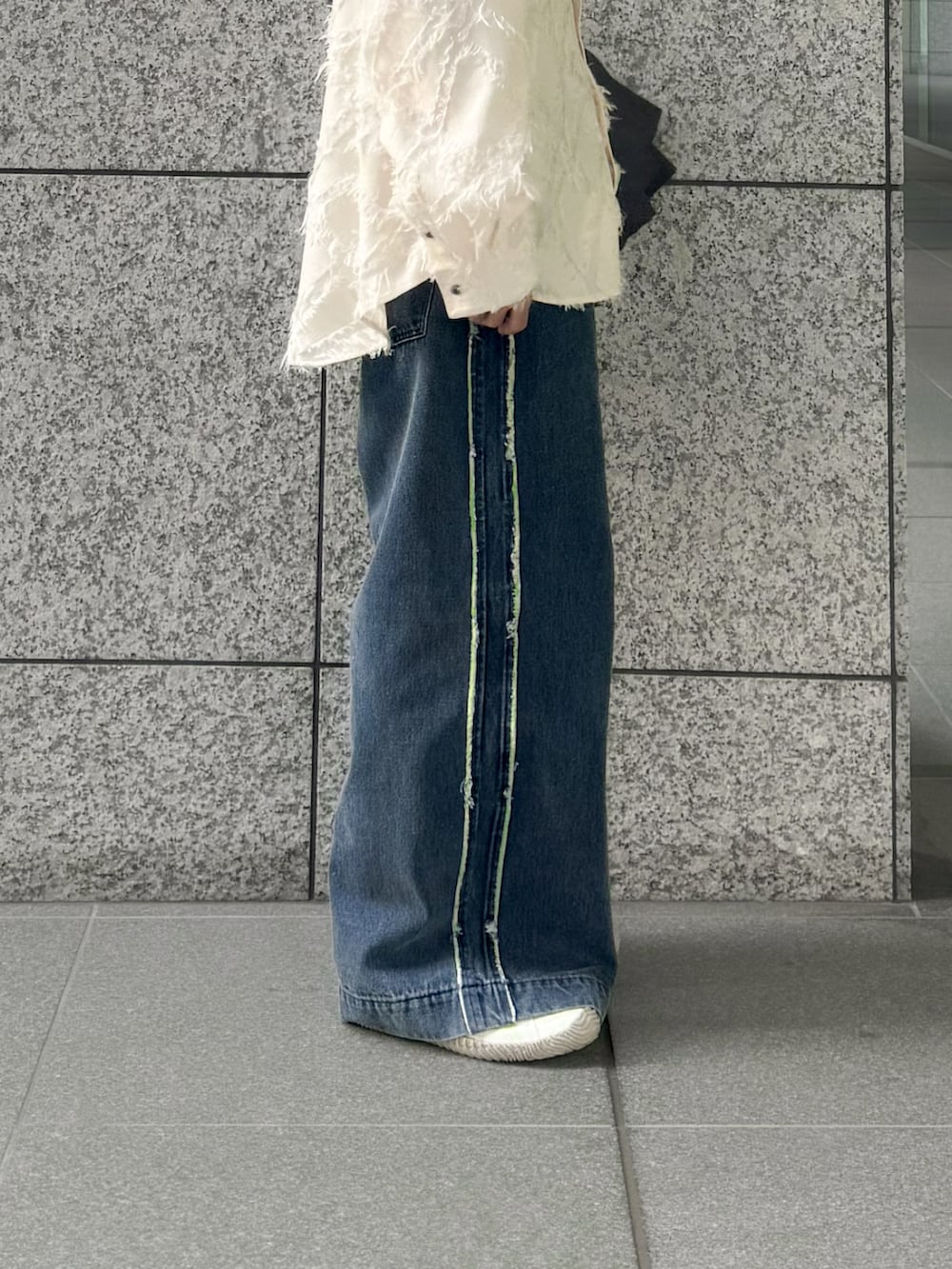 「SPINGLEのSP-110（スニーカー、ホワイト系）」を使った、あすさん（メンズ・176cm）の冬コーディネートの5枚目の写真