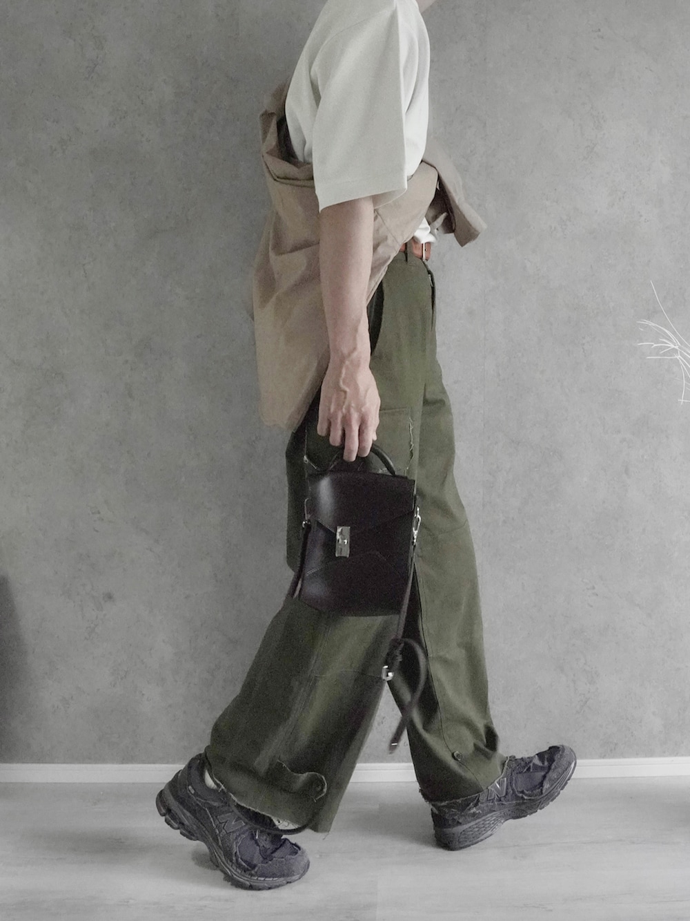 「URBAN RESEARCH Sonny LabelのシルキーダンボールニットTシャツ（Tシャツ/カットソー、ホワイト系）」を使った、あすさん（メンズ・176cm）の夏コーディネートの5枚目の写真