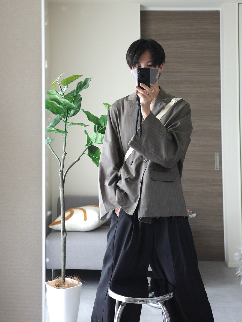 「SPINGLEのSPB-109（トートバッグ、ホワイト系）」を使った、あすさん（メンズ・176cm）の夏コーディネートの4枚目の写真
