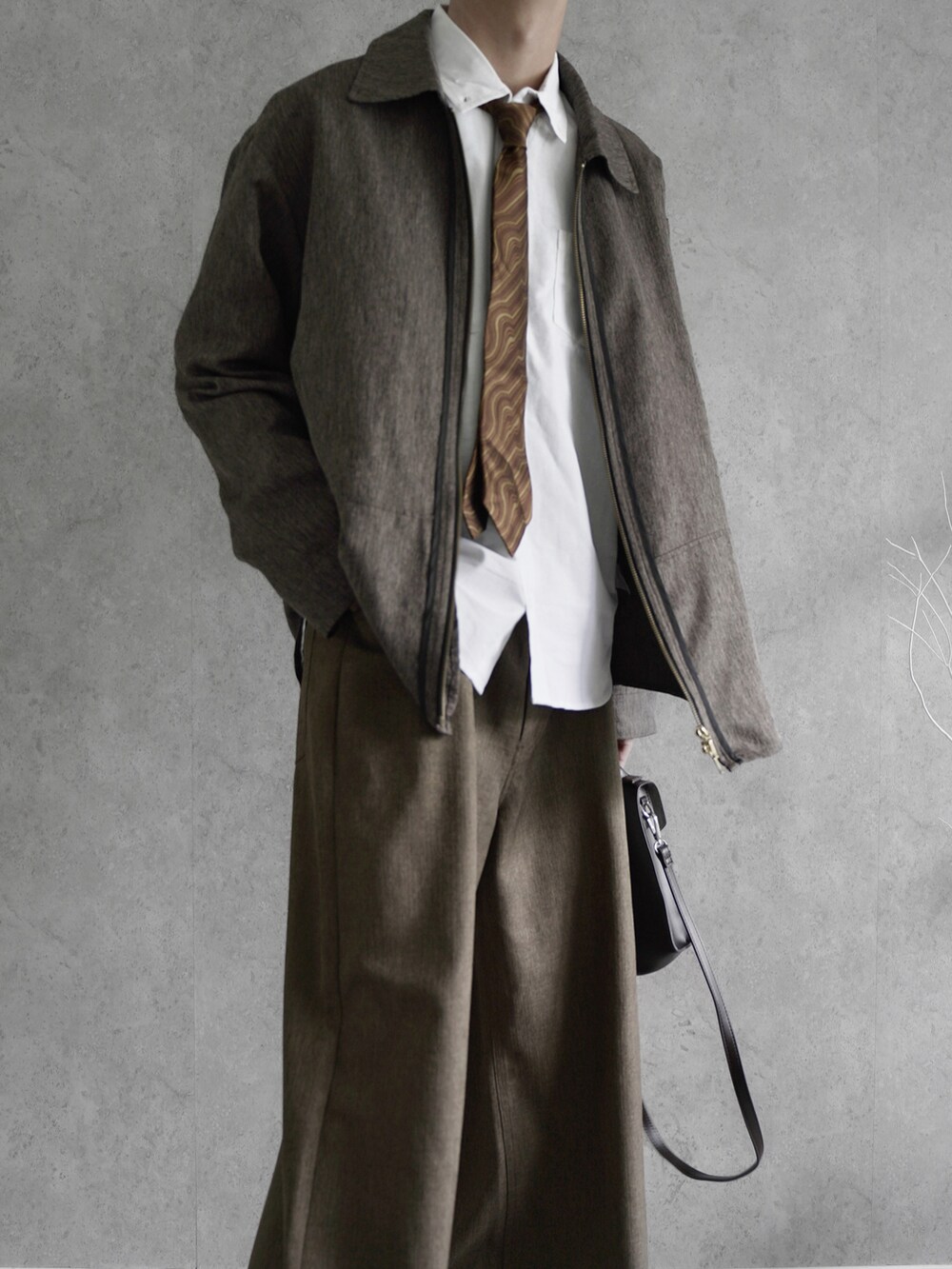 「ad」｜「URBAN RESEARCH Sonny Labelの『WEB/一部店舗限定』『XLサイズあり』『抗菌』オックスボタンダウンシャツ（シャツ/ブラウス、ホワイト系）」を使った、あすさん（メンズ・176cm）の秋コーディネートの4枚目の写真