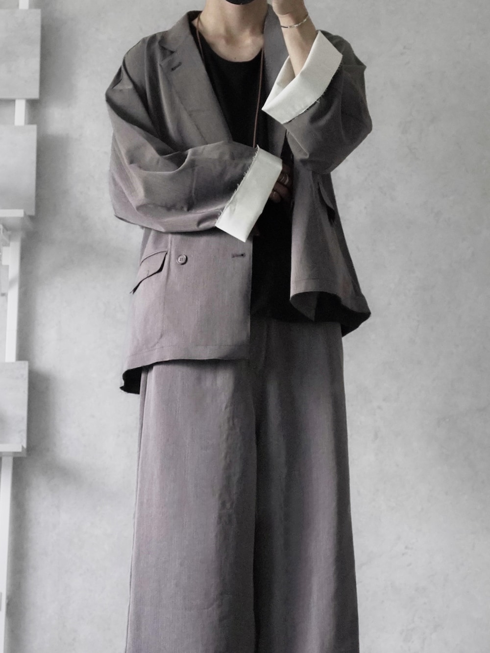 「CASPER JOHNのCut off roll tailored jacket/カットオフロールテーラードジャケット（テーラードジャケット、ブラウン系）」を使った、あすさん（メンズ・176cm）の夏コーディネートの4枚目の写真