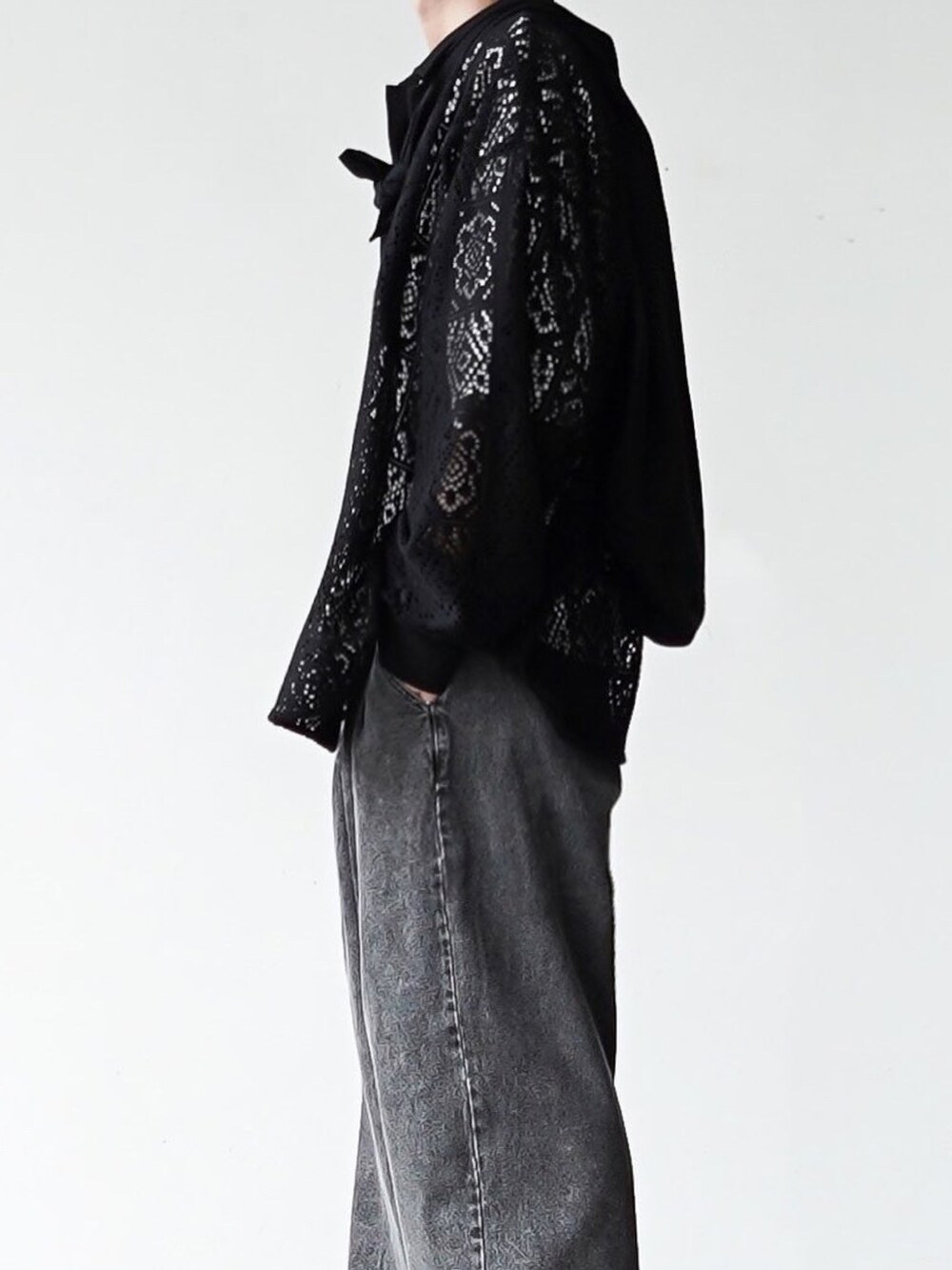 「秋ルック紹介するよ」｜「CASPER JOHNのSee through lace shirts/シースルーレースシャツ（シャツ/ブラウス、ブラック系）」を使った、あすさん（メンズ・176cm）の秋コーディネートの3枚目の写真