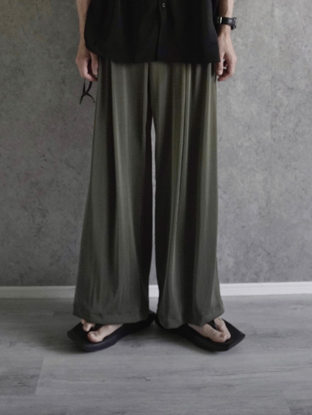 「CASPER JOHNのVarious Dolman Shirts/バリアスドルマンシャツ（シャツ/ブラウス、ブラック系）」を使った、あすさん（メンズ・176cm）の春コーディネートの5枚目の写真