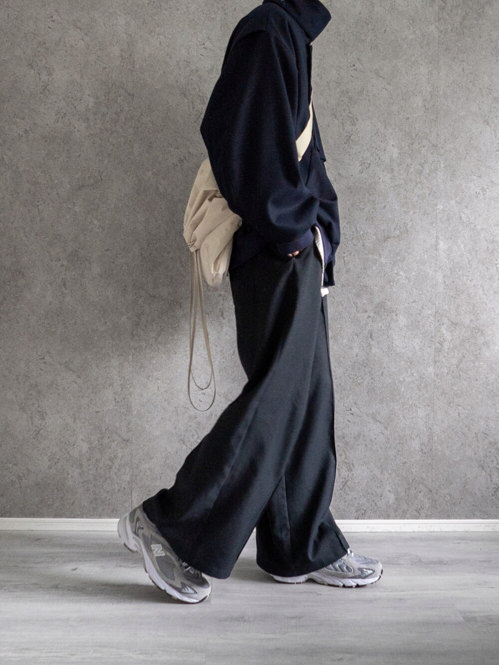 「shiki tokyoの22AW Oversized Flight Jacket / オーバーサイズフライトジャケット（ブルゾン、ブルー系）」を使った、あすさん（メンズ・176cm）の冬コーディネートの4枚目の写真
