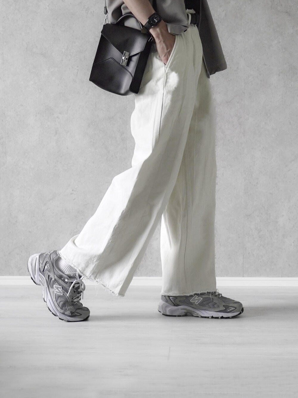 「ITEMS URBANRESEARCHのTRストレッチ 半袖シャツ（シャツ/ブラウス、グレー系）」を使った、あすさん（メンズ・176cm）の夏コーディネートの5枚目の写真