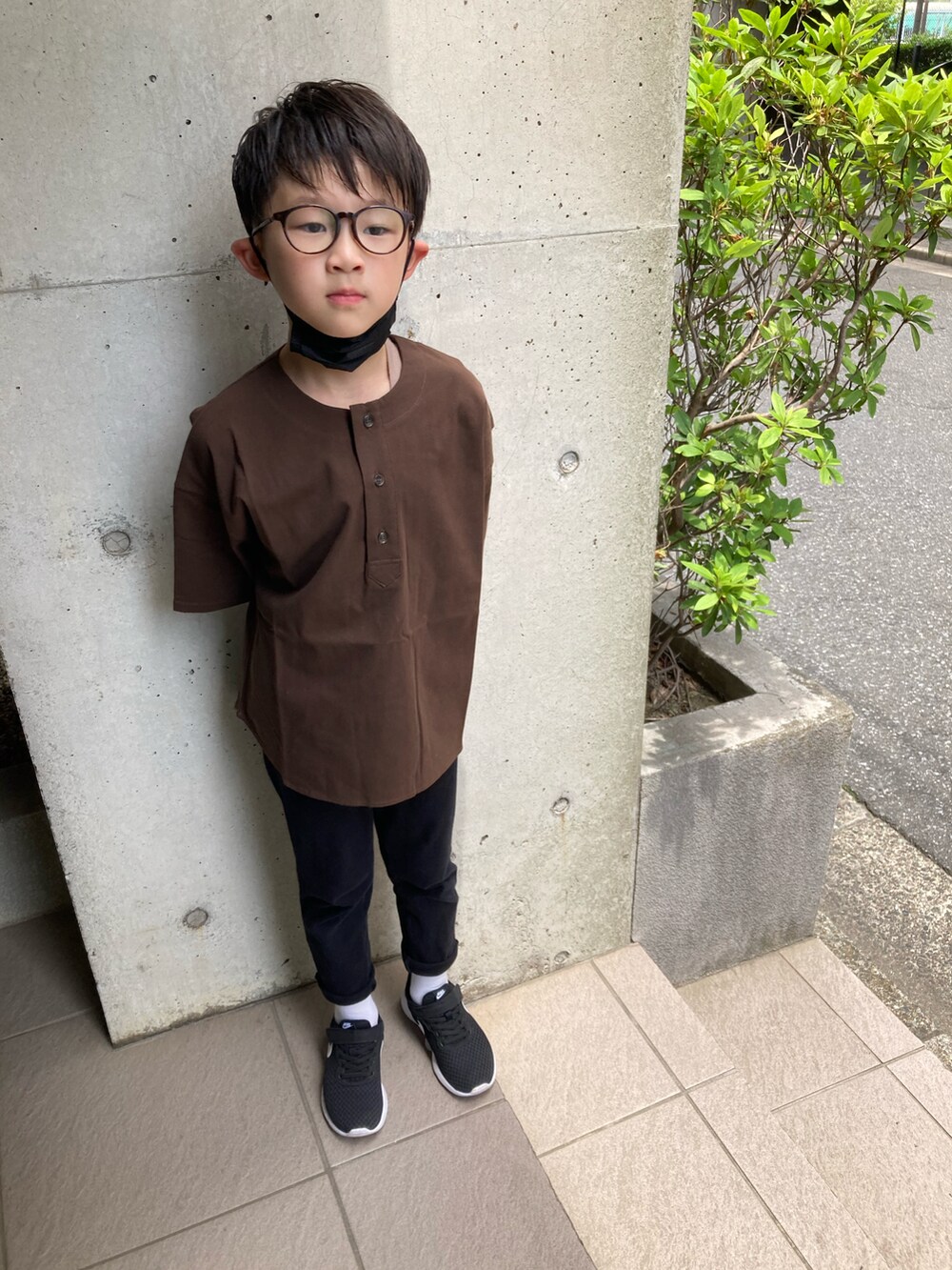 「キッズコーデ、カジュアル、むすこーで、プチプラ、devirock、めがね、メガネ男子」｜「devirockのBIGプルオーバー5分袖シャツ（シャツ/ブラウス、ブラウン系）」を使った、あちゃさんさん（キッズ・120cm）の夏コーディネートの2枚目の写真