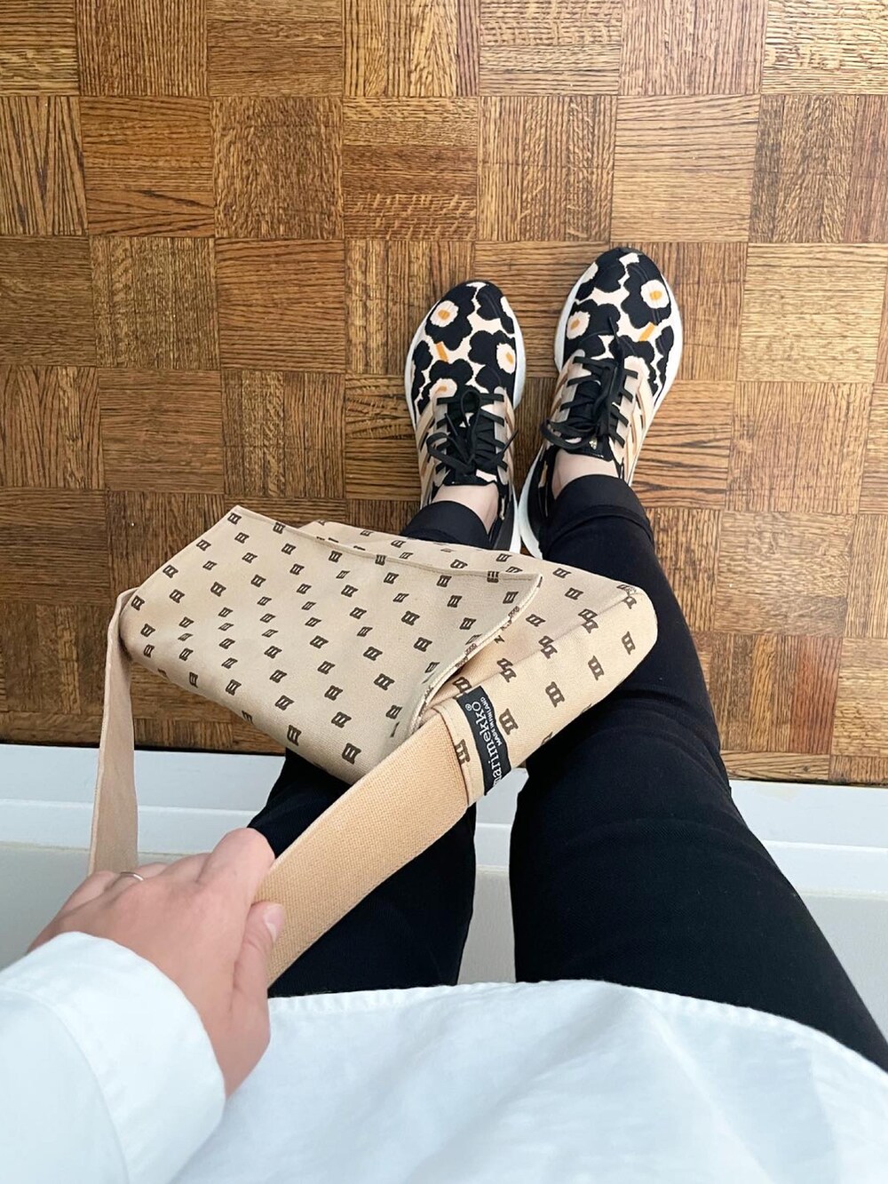 「marimekko、marimekko 女子、marimekkoadidas」｜「adidas x Marimekkoのアイテム（スニーカー、その他）」を使った、Lumimarjaさん（レディース・163cm）の冬コーディネートの3枚目の写真